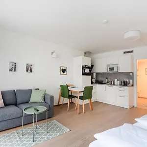 Quiet And Cozy Next To Mariahilfer Strasse And Naschmarkt With Ac, Minimum 30 Nights Apartment Wien